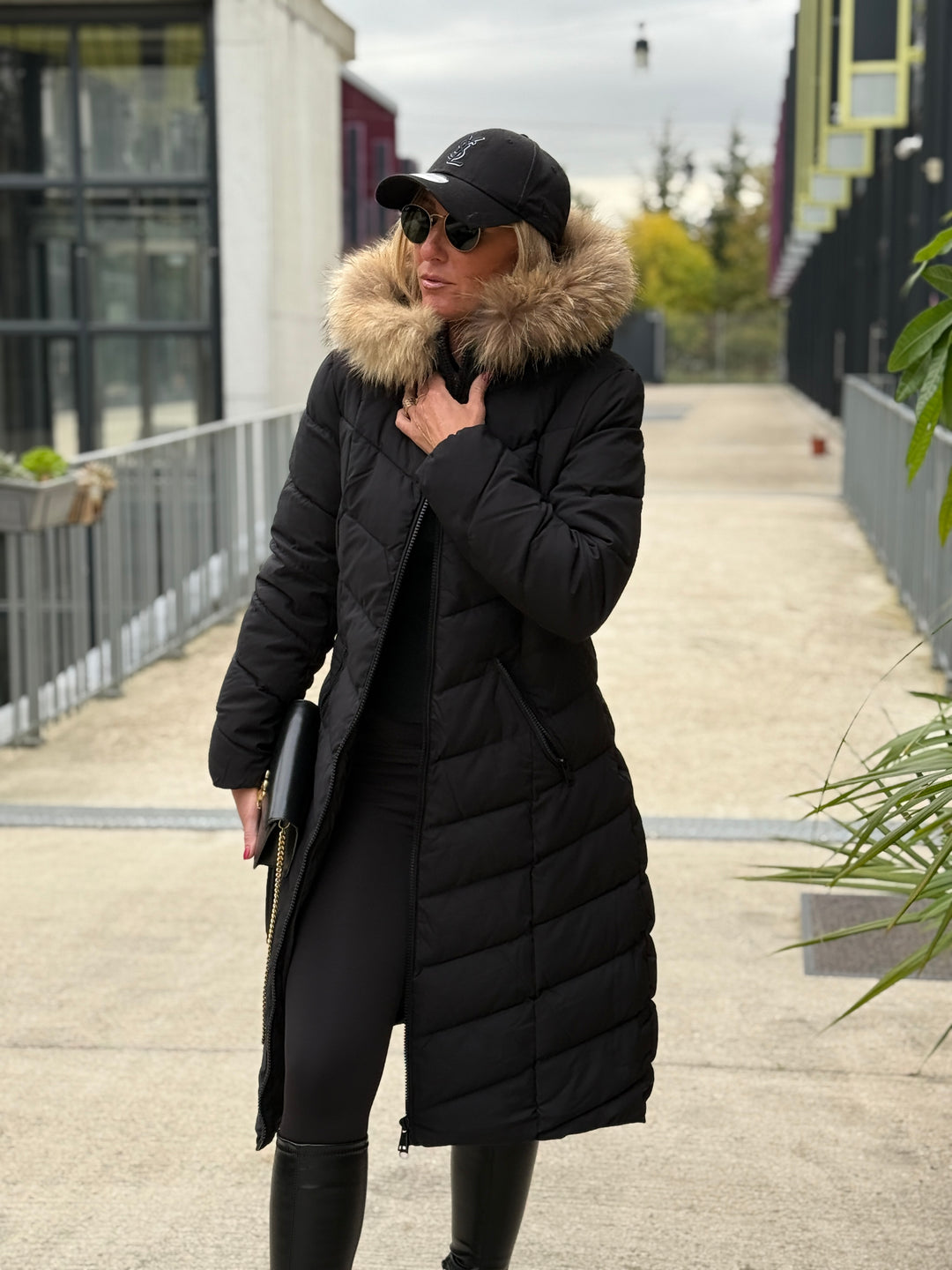 Doudoune milong capuche fourrure authentique Noir 8243 (taille petit )