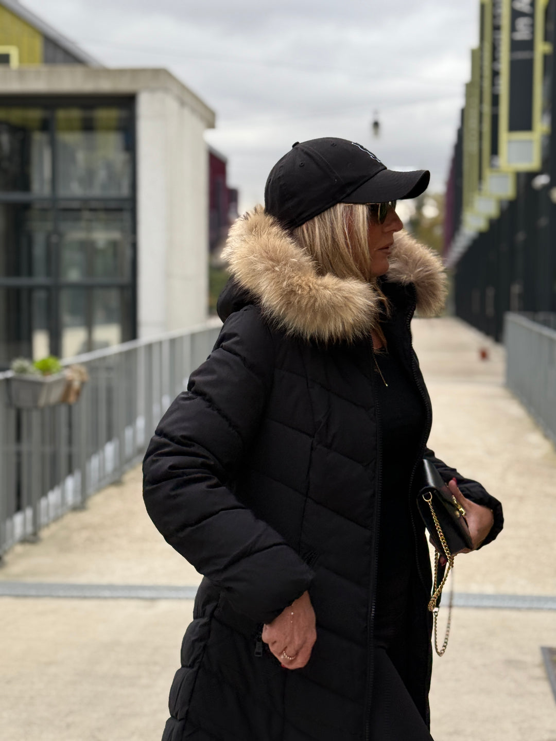 Doudoune milong capuche fourrure authentique Noir 8243 (taille petit )