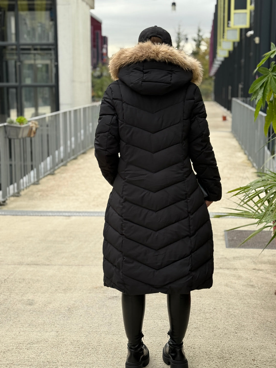 Doudoune milong capuche fourrure authentique Noir 8243 (taille petit )