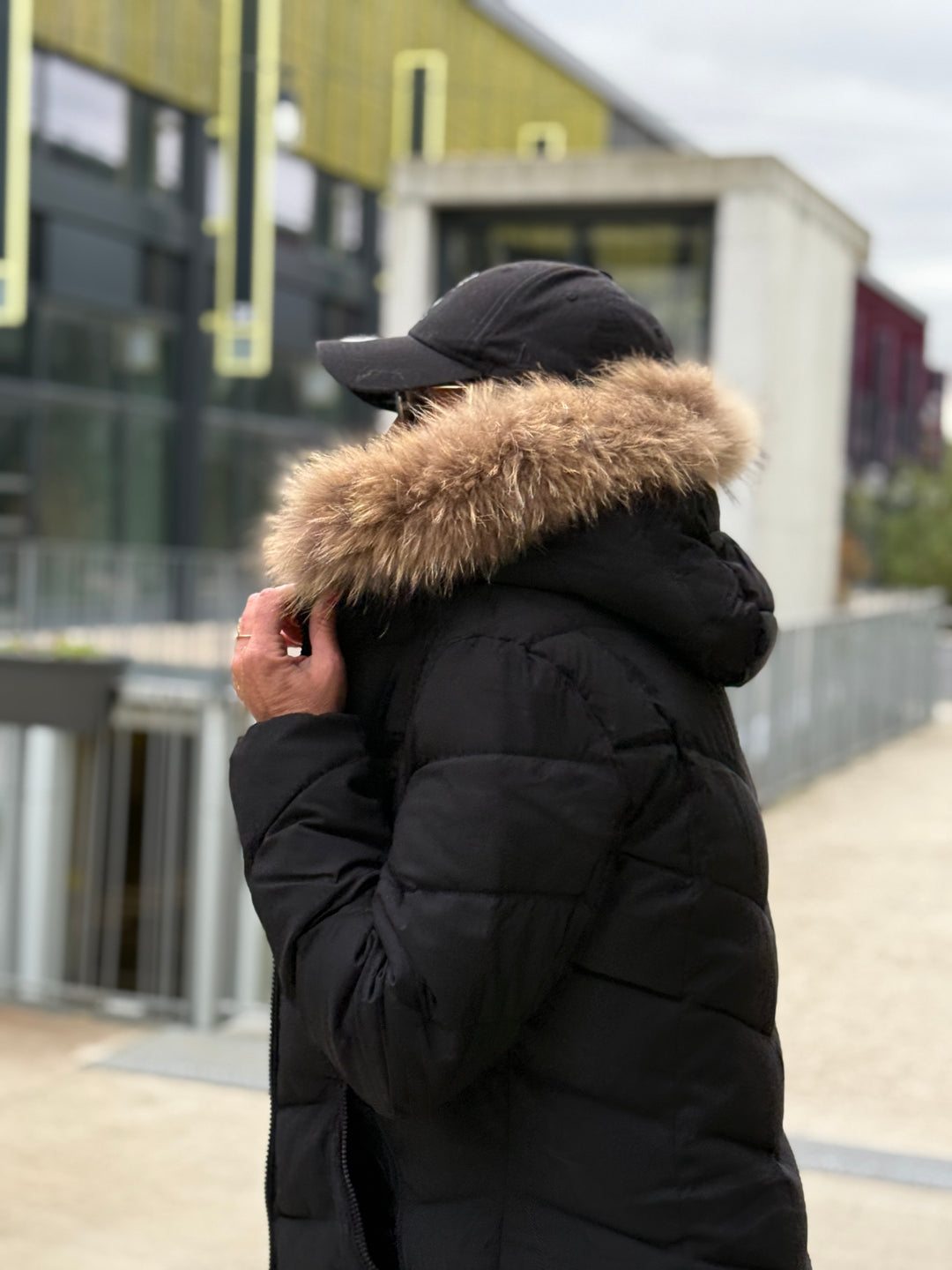 Doudoune milong capuche fourrure authentique Noir 8243 (taille petit )