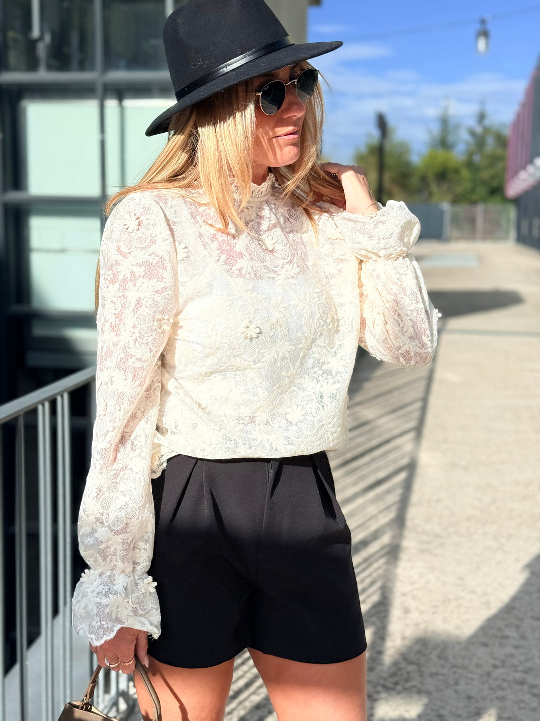 Blouse dentelle volant 3298