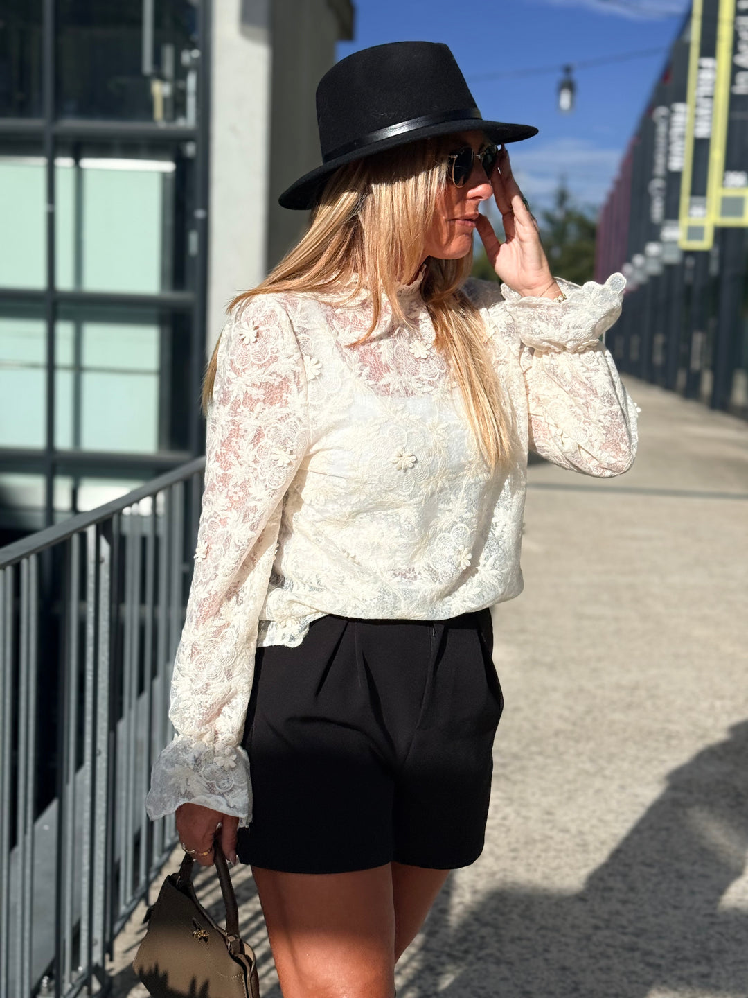 Blouse dentelle volant 3298