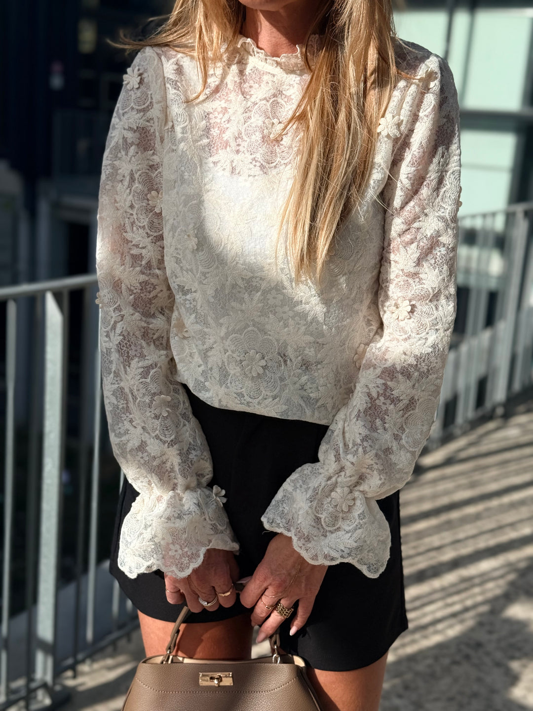 Blouse dentelle volant 3298
