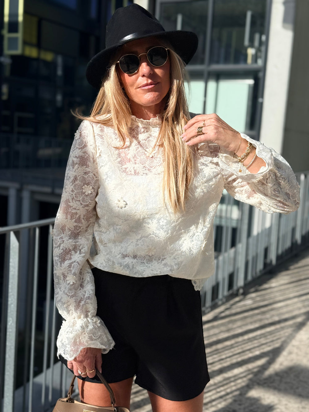 Blouse dentelle volant 3298