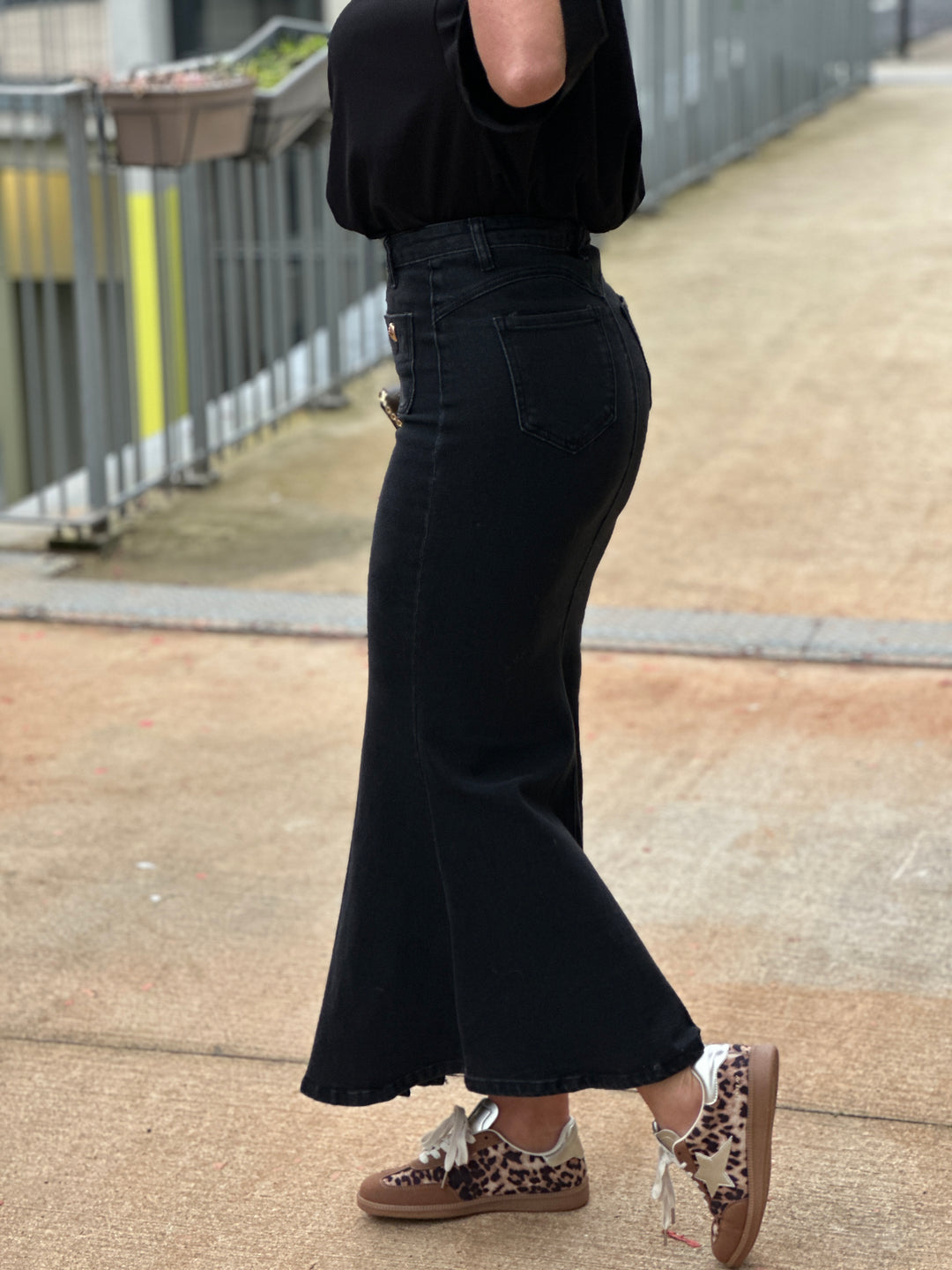 Jupe Noir/gris  évasée en bas 2868