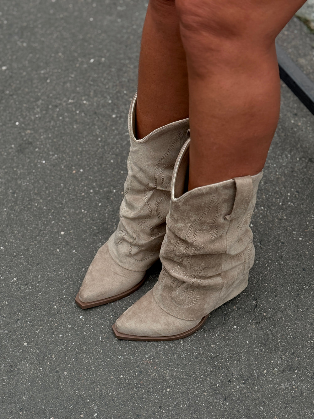 Santiags effet daim taupe 2501A