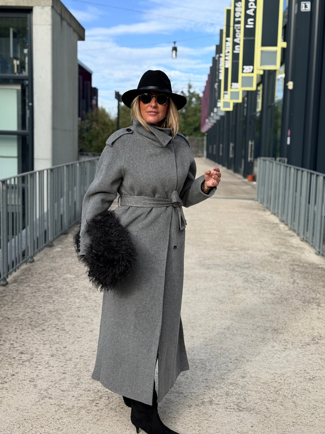 MANTEAU LONG COUSU MAIN gris 2002