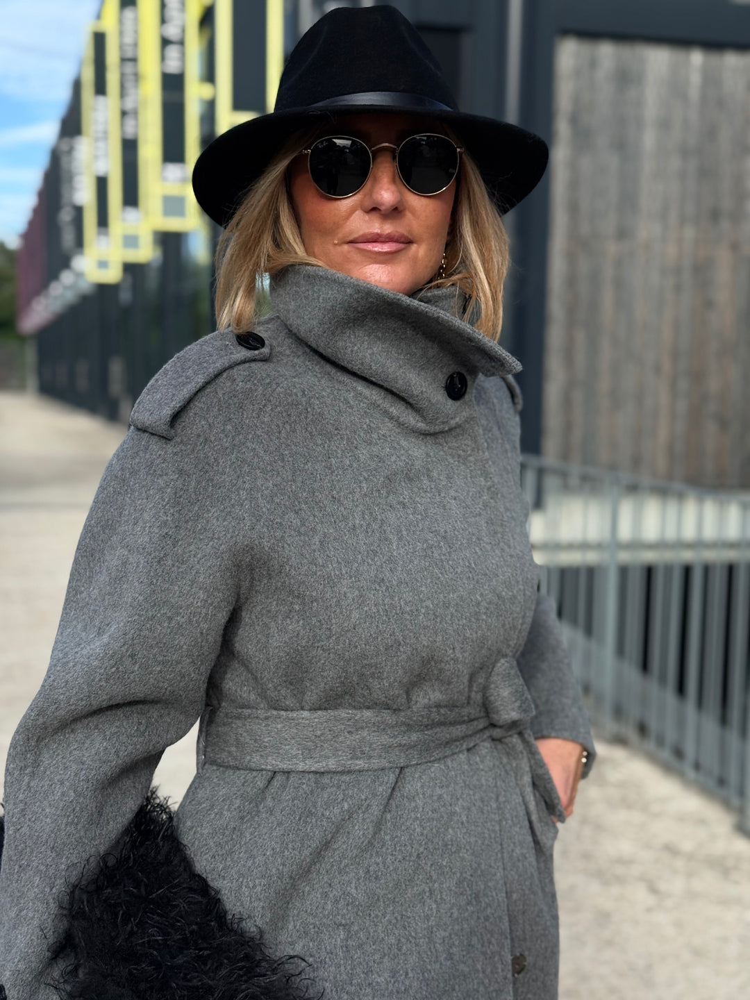 MANTEAU LONG COUSU MAIN gris 2002