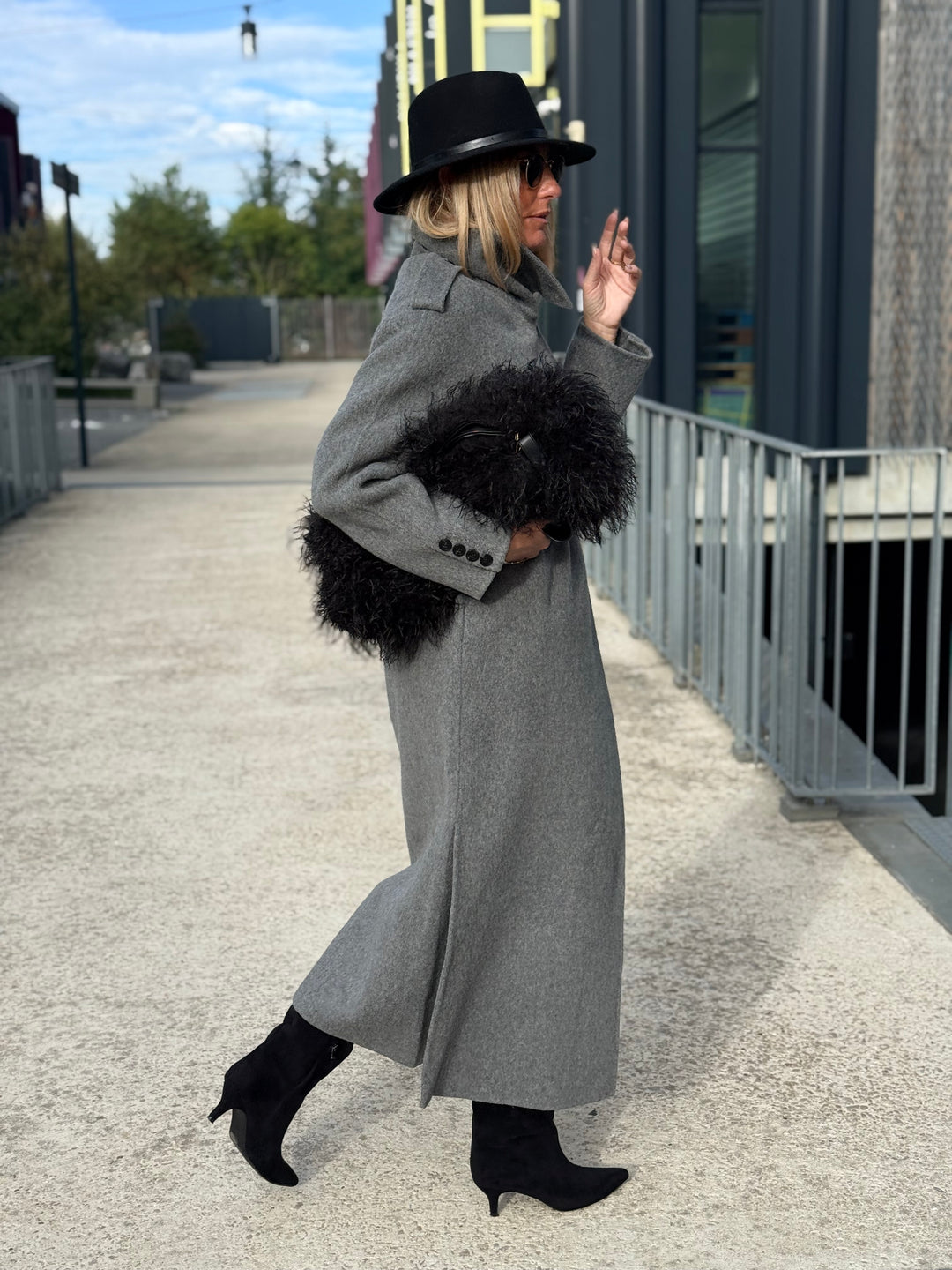 MANTEAU LONG COUSU MAIN gris 2002