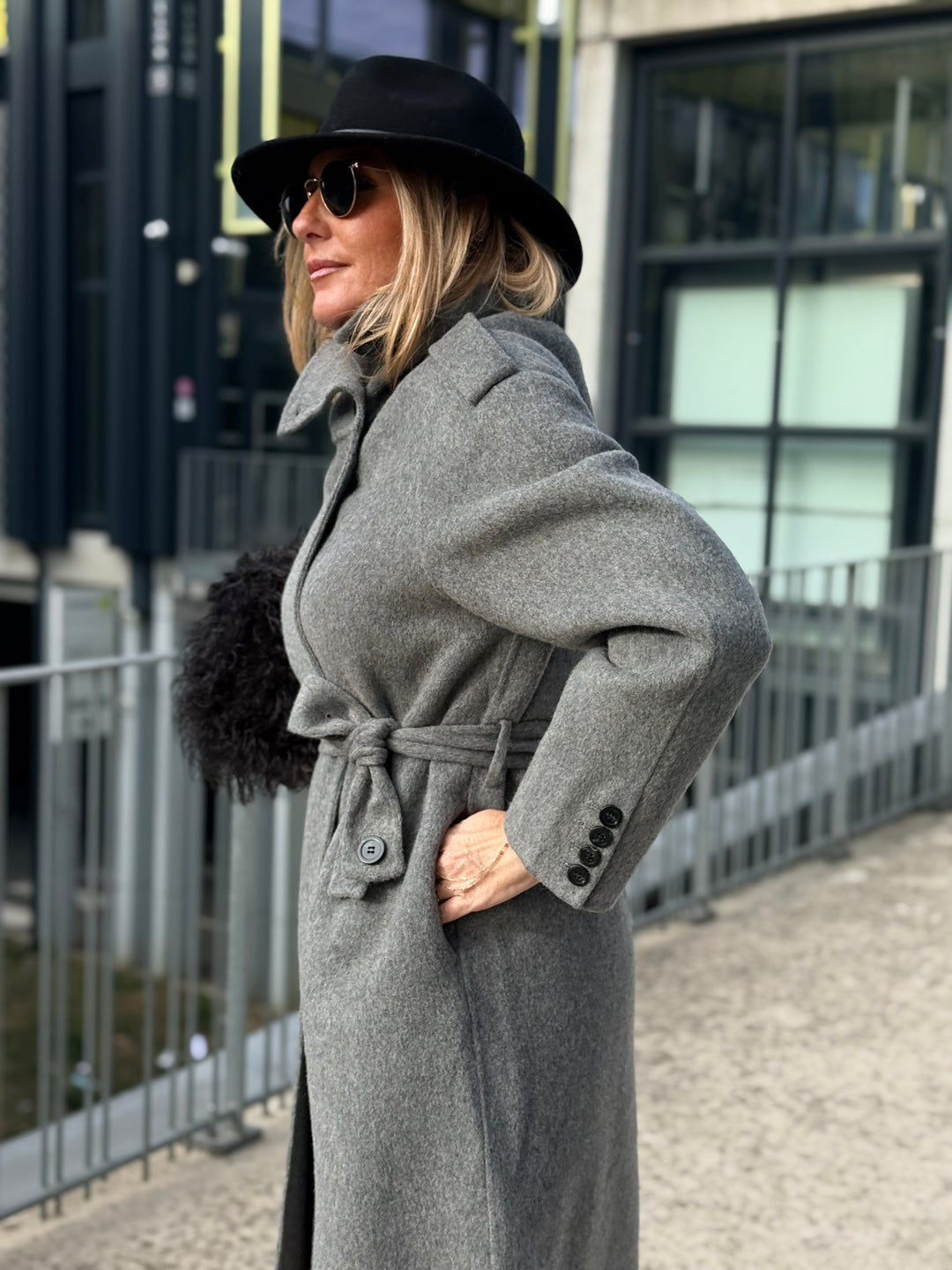 MANTEAU LONG COUSU MAIN gris 2002