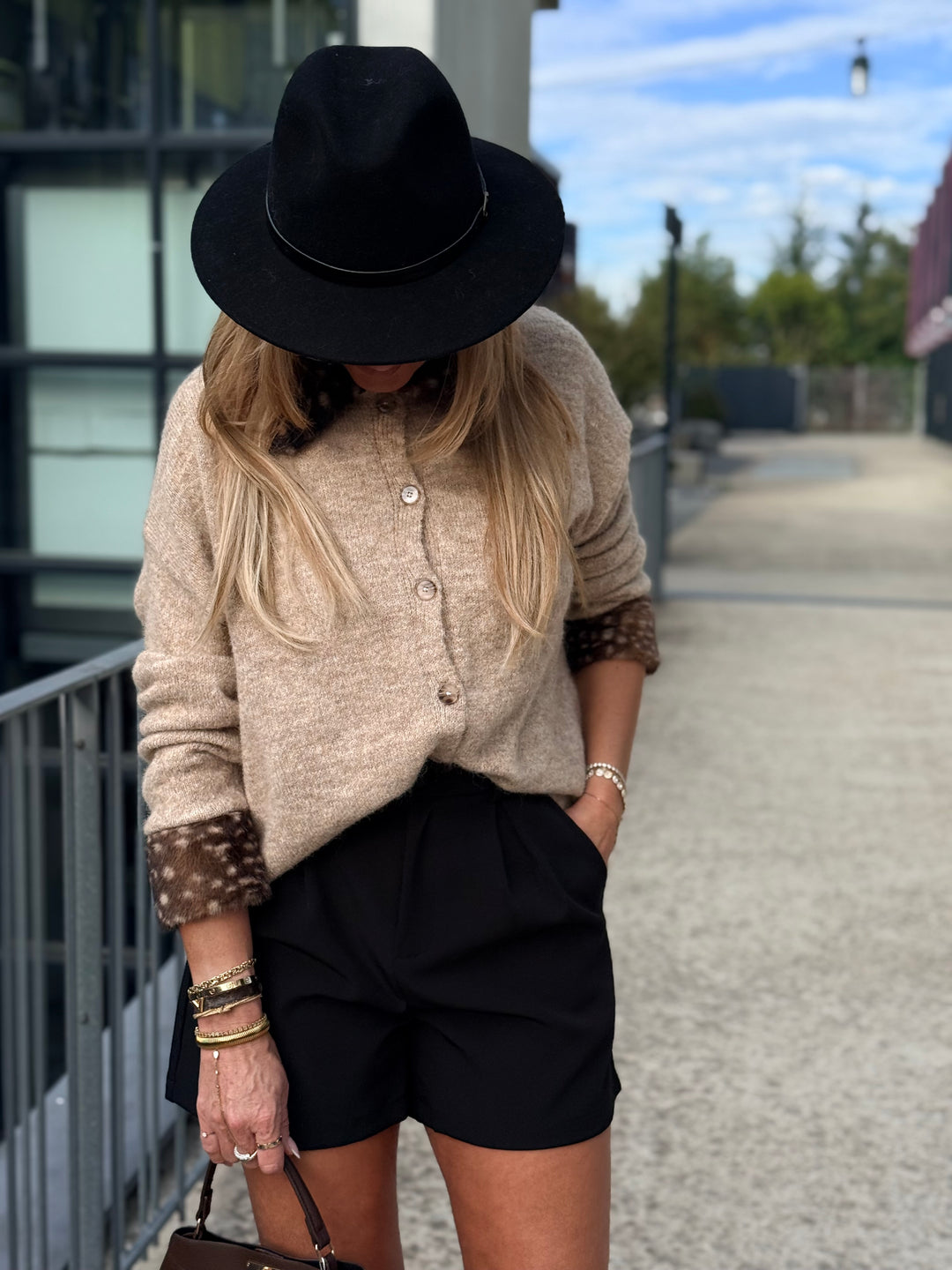 Pull gilet manchettes fourrure Bambi taupe YP2191