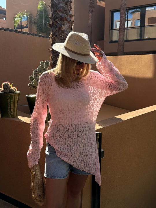 TOP DENTELLE ASYMETRIQUE FENTE COTE 3064