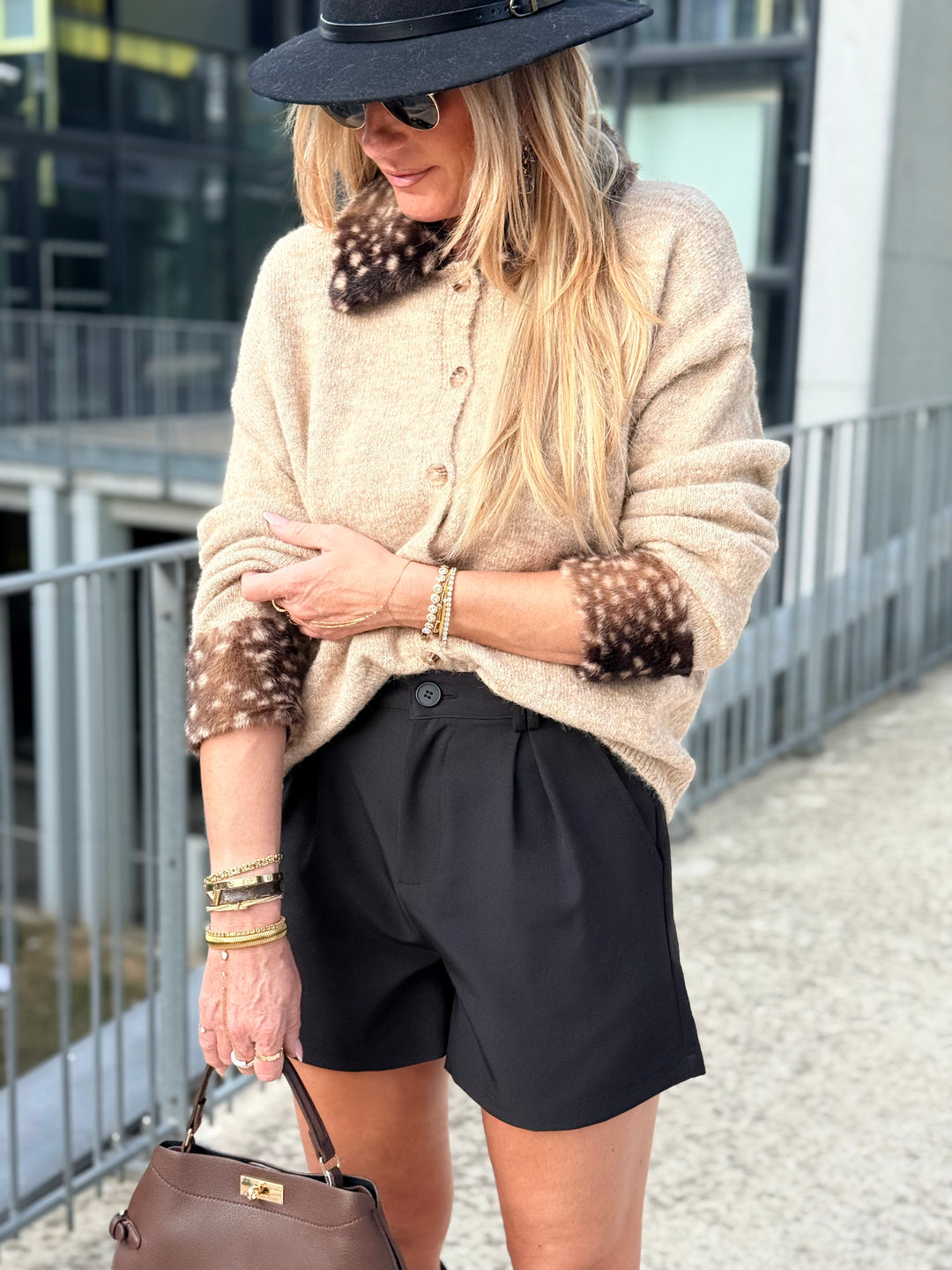 Pull gilet manchettes fourrure Bambi taupe YP2191