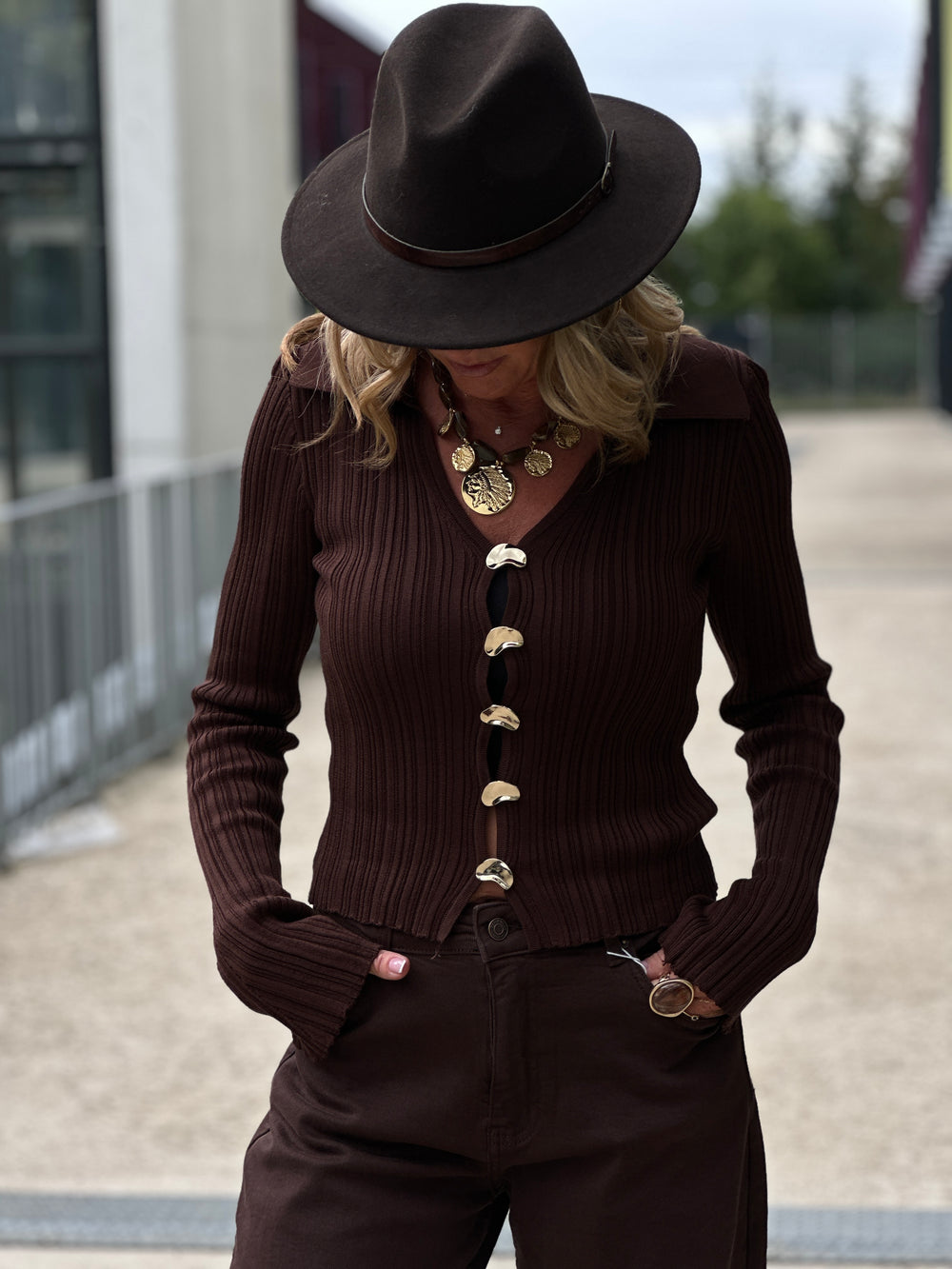 Gilet manches longues boutons asymétrique or Choco 6858
