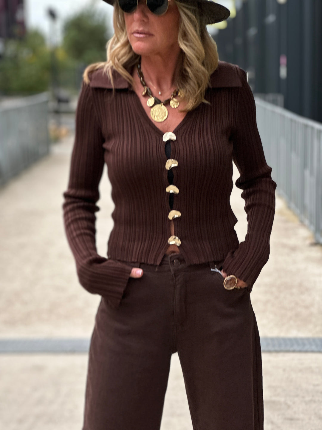 Gilet manches longues boutons asymétrique or Choco 6858