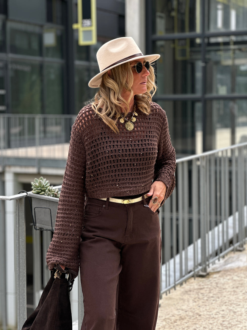 Pull choco en crochet avec strass 296