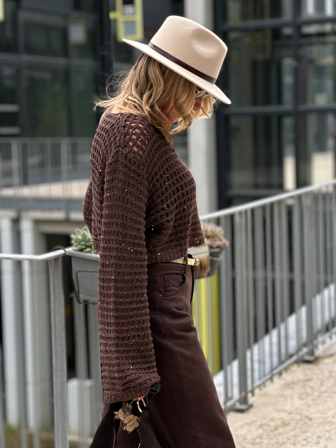 Pull choco en crochet avec strass 296