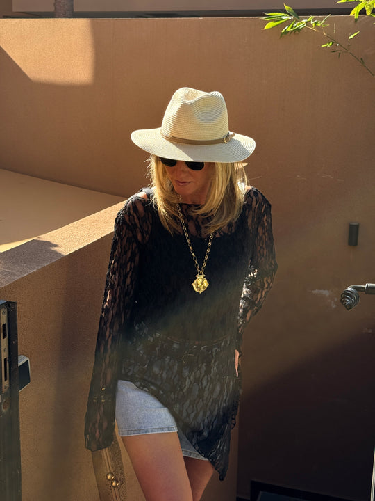 TOP DENTELLE ASYMETRIQUE FENTE COTE 3064