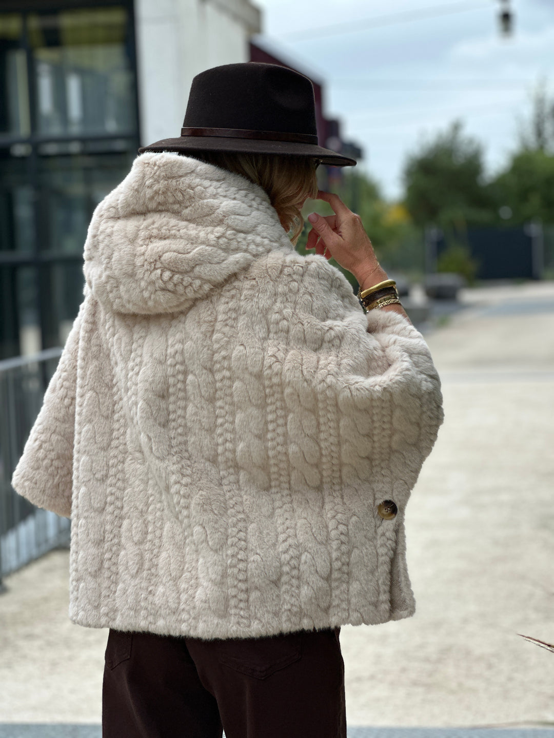 Veste fourrure capuche Écru manches courtes 3113