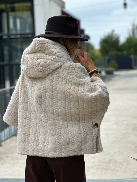 Veste fourrure capuche Écru manches courtes 3113