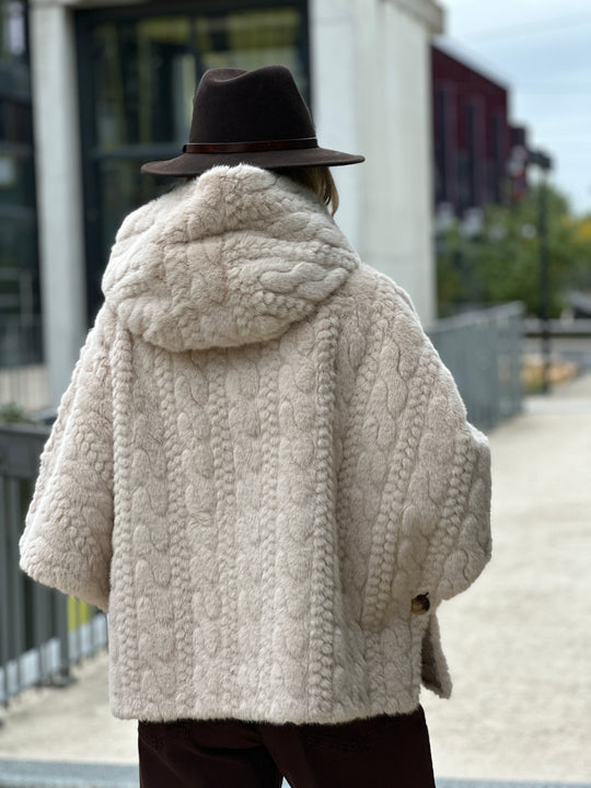 Veste fourrure capuche Écru manches courtes 3113