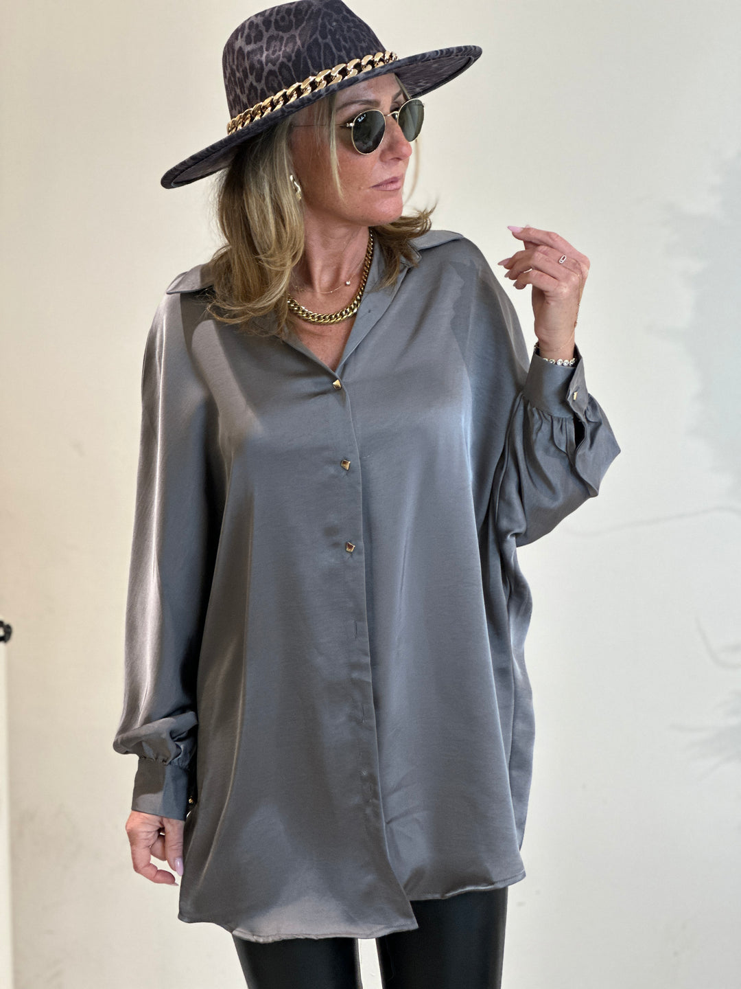 Chemise loose satin Asma Gris /PF-01