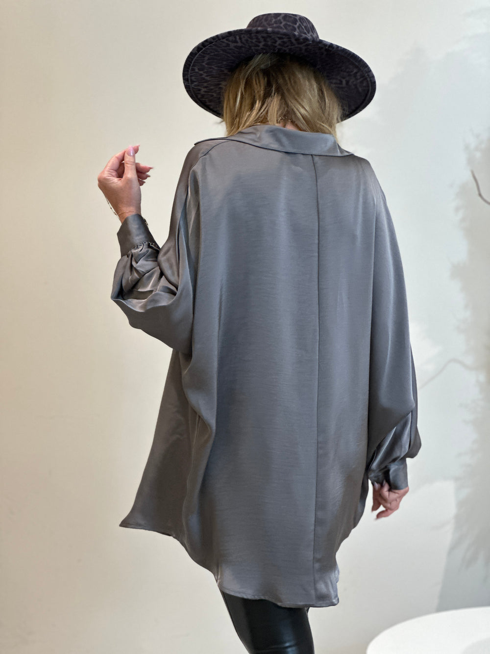 Chemise loose satin Asma Gris /PF-01