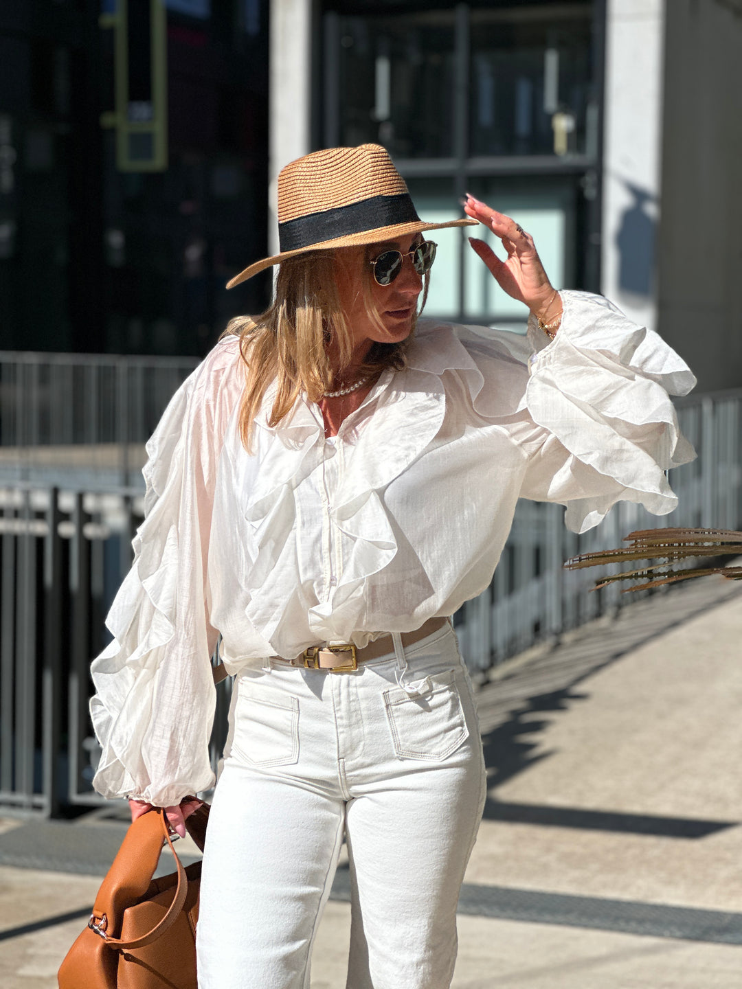 Blouse bouffante volant écru flamenco
