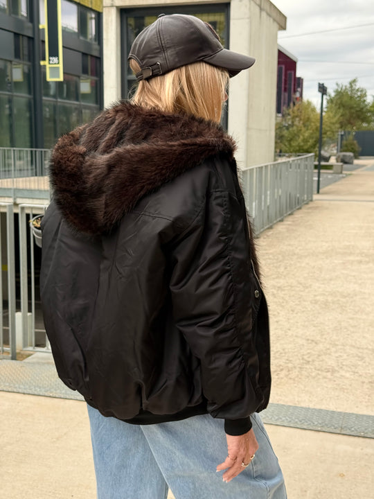Bomber noir capuche fourrure 8848