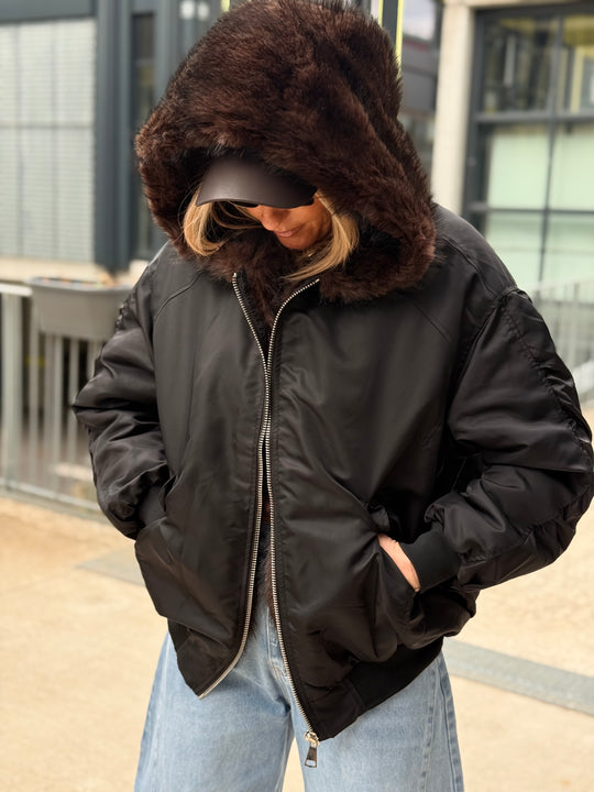 Bomber noir capuche fourrure 8848