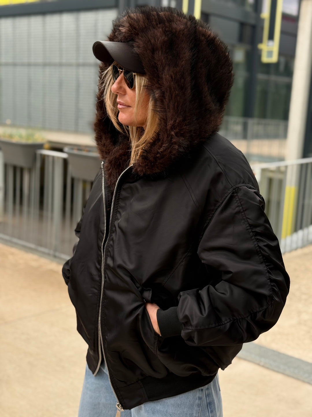 Bomber noir capuche fourrure 8848