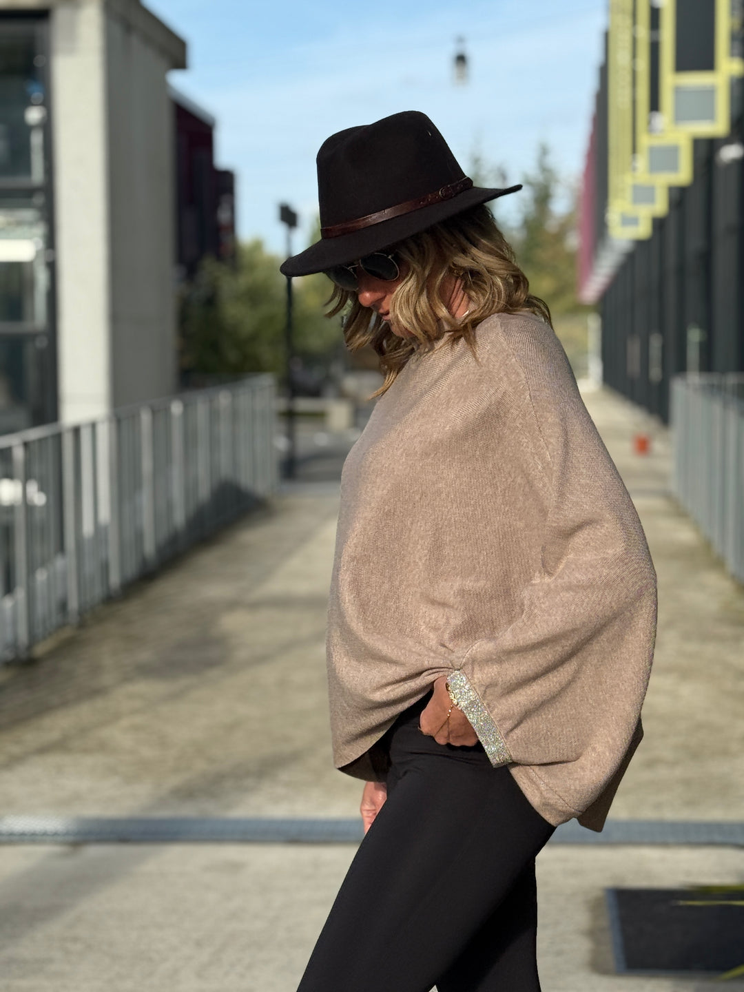 Pull poncho long manches strass 3831