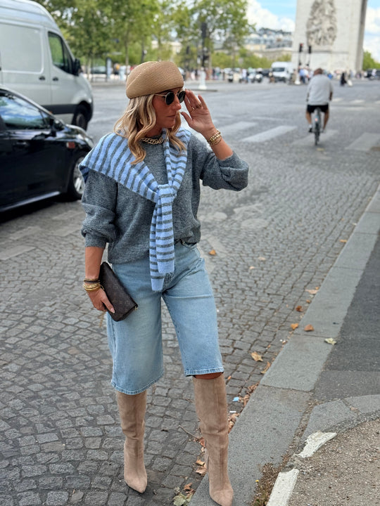 Pull gris avec écharpe rayure bleu 5598