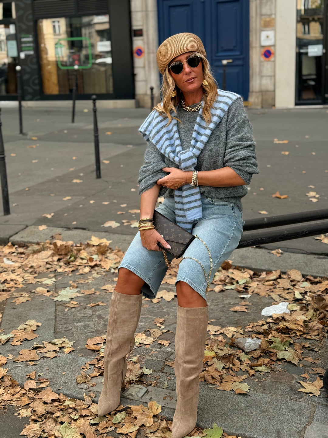 Pull gris avec écharpe rayure bleu 5598