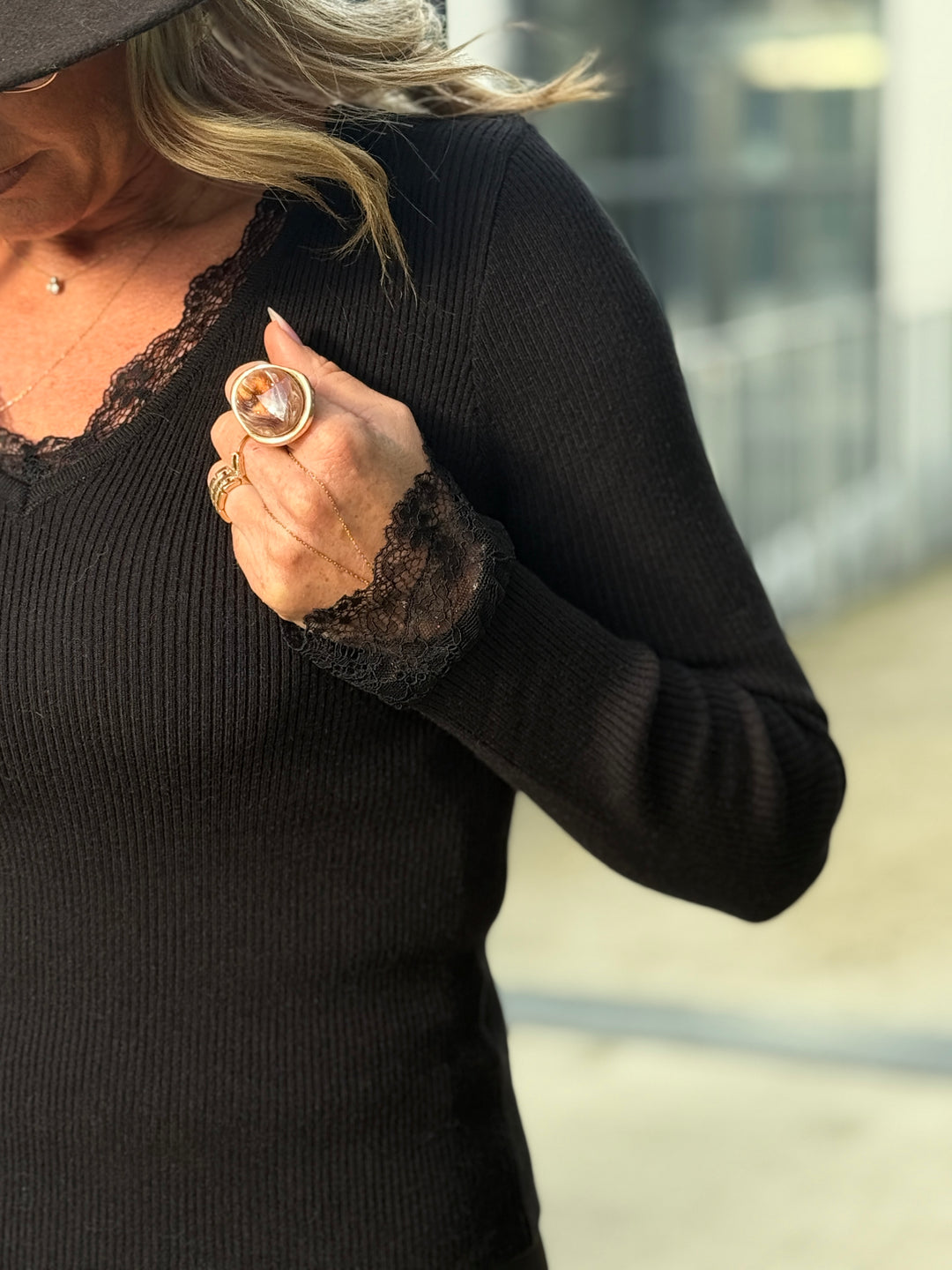 Pull maille manchette dentelle Noir 1911