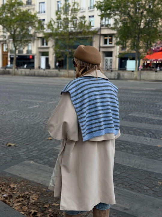 Pull gris avec écharpe rayure bleu 5598