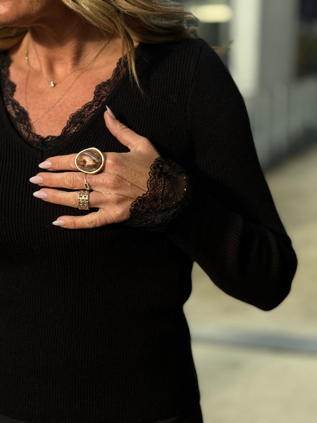 Pull maille manchette dentelle Noir 1911