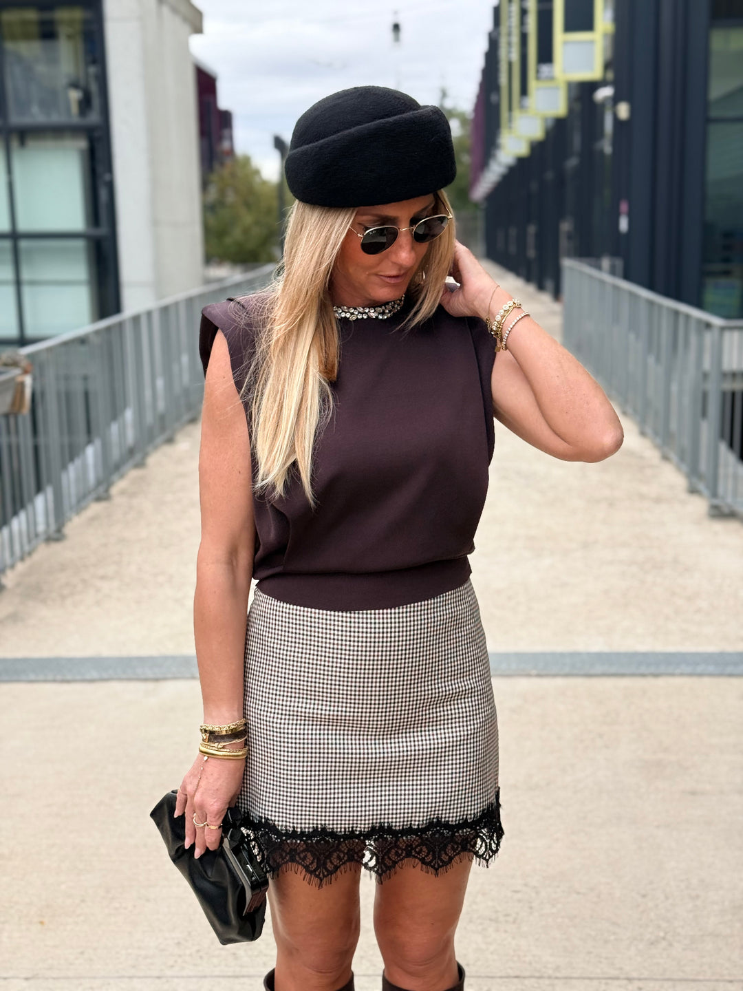 Jupe à carreaux bande dentelle noir 27753