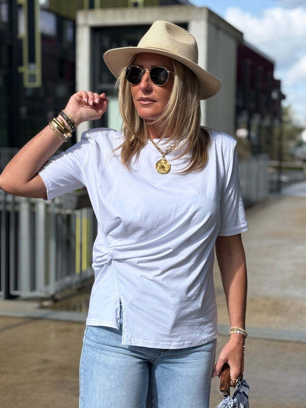 T-shirt nouée côte avec les epaulettes