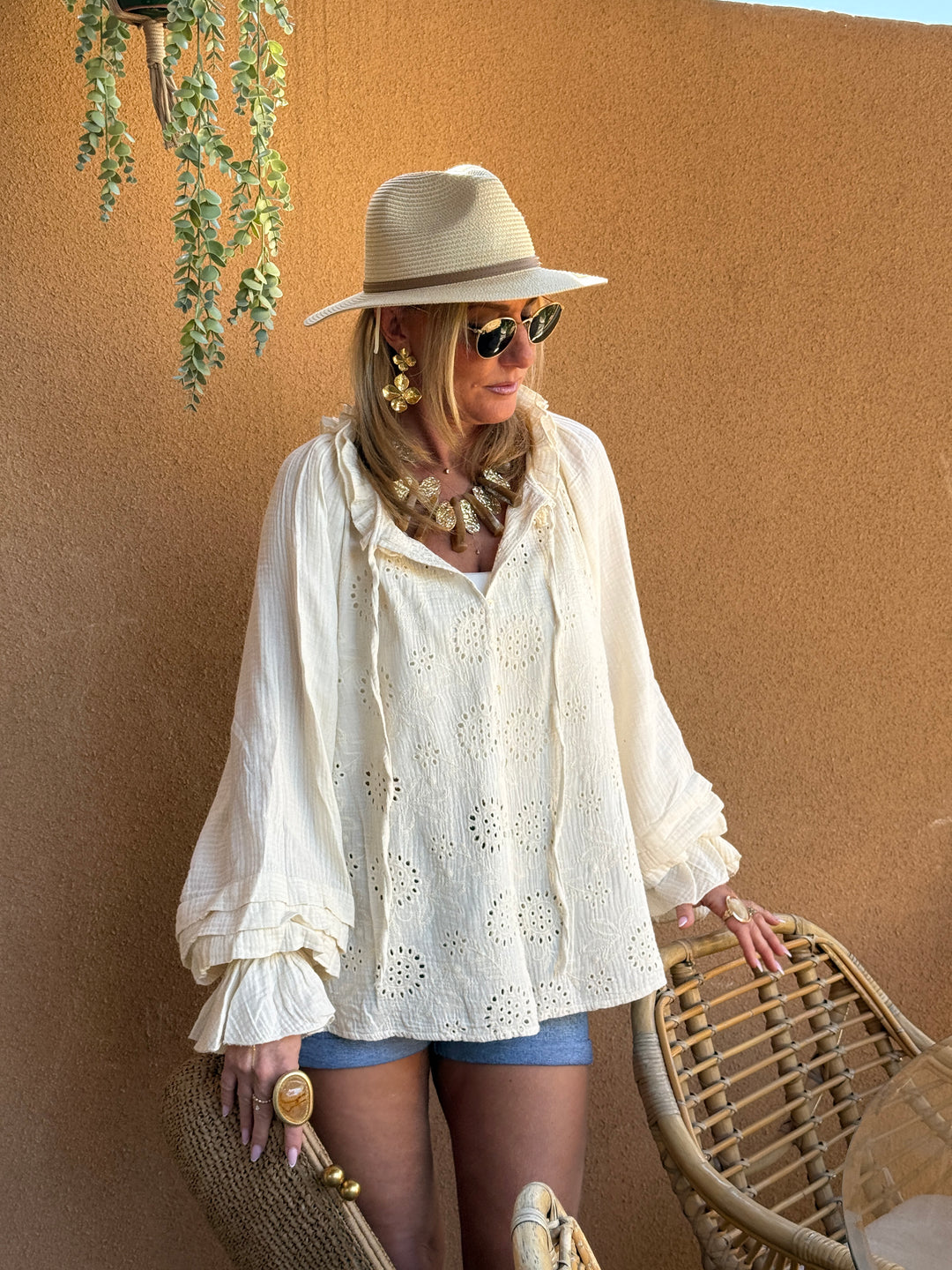 Blouse écru avec volants 15079 (PRECOMMANDE)