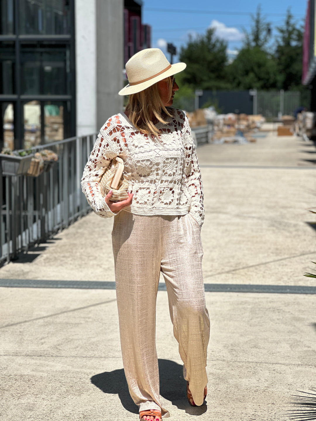 Pull crochet écru fleur 113