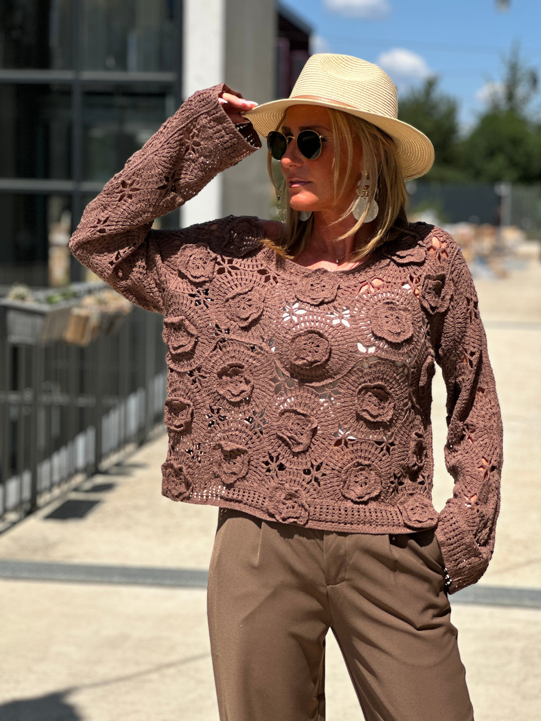 Pull crochet fleur relief choco 112