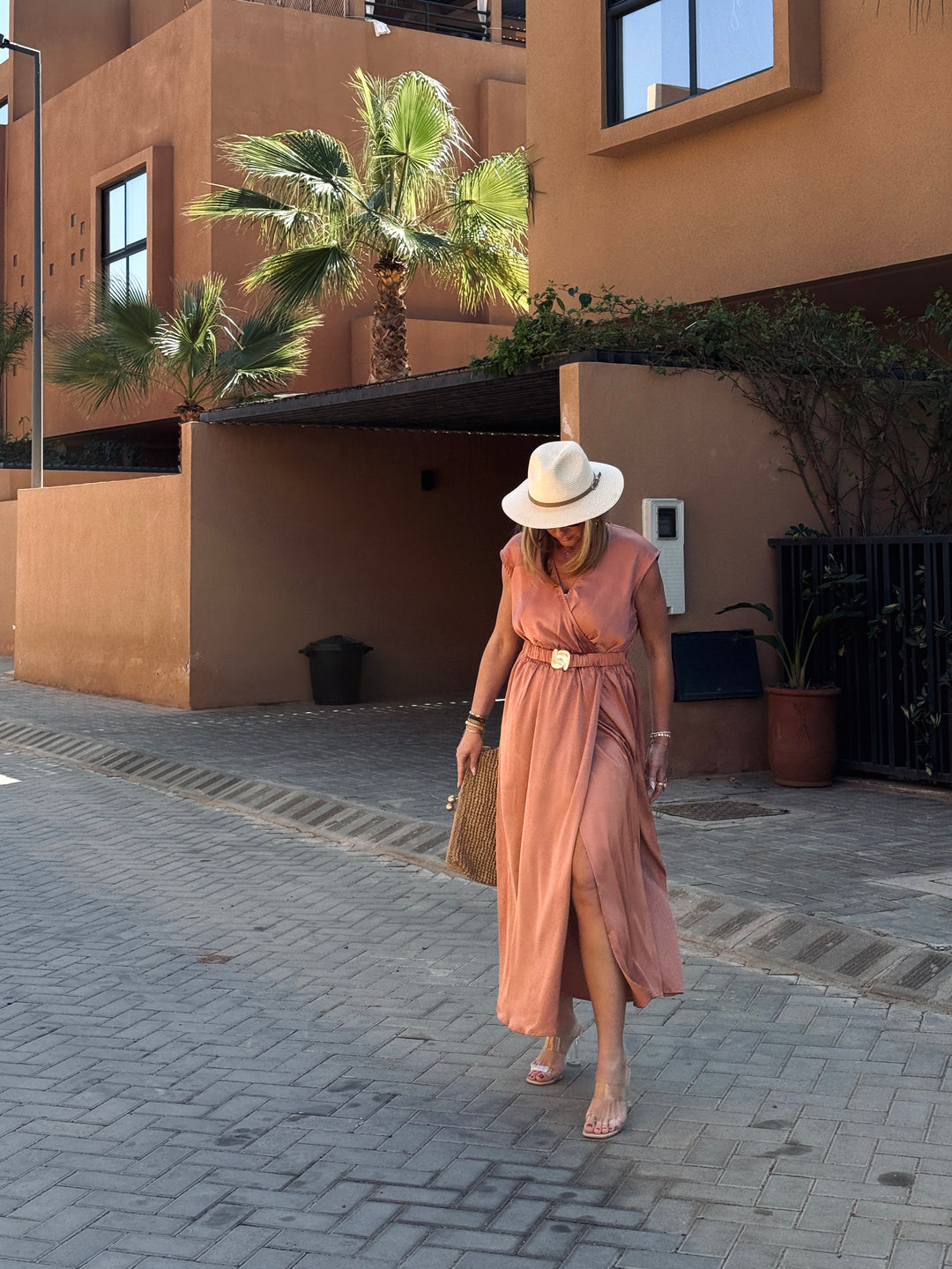 Robe longue sans manches ceinture rouille (grande taille) 9526