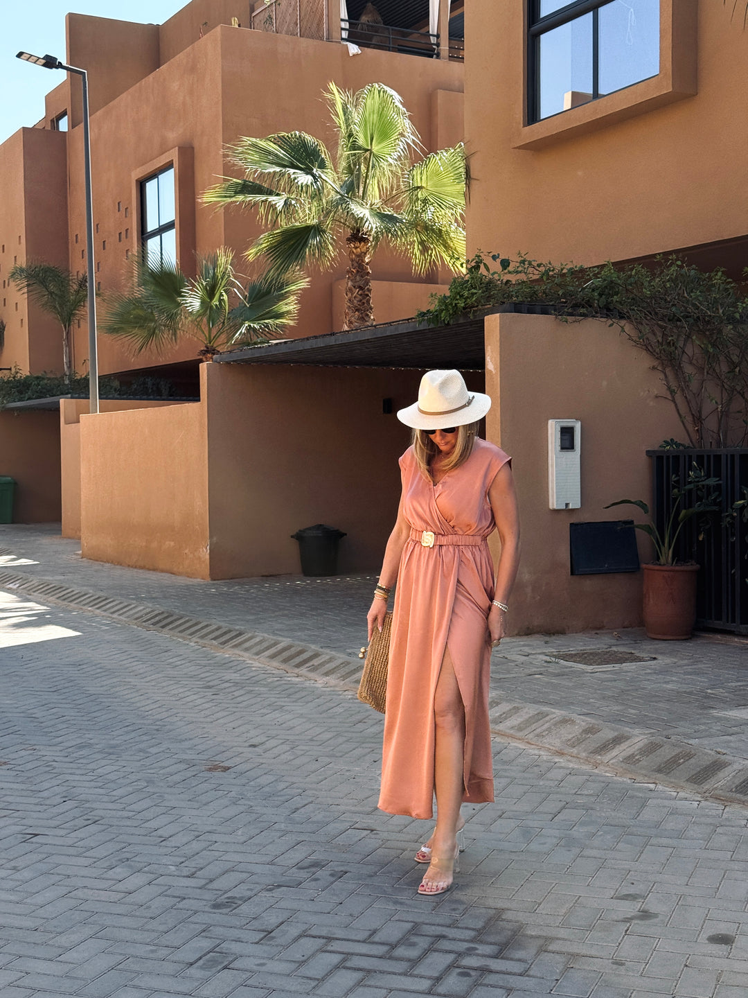 Robe longue sans manches ceinture rouille (grande taille) 9526