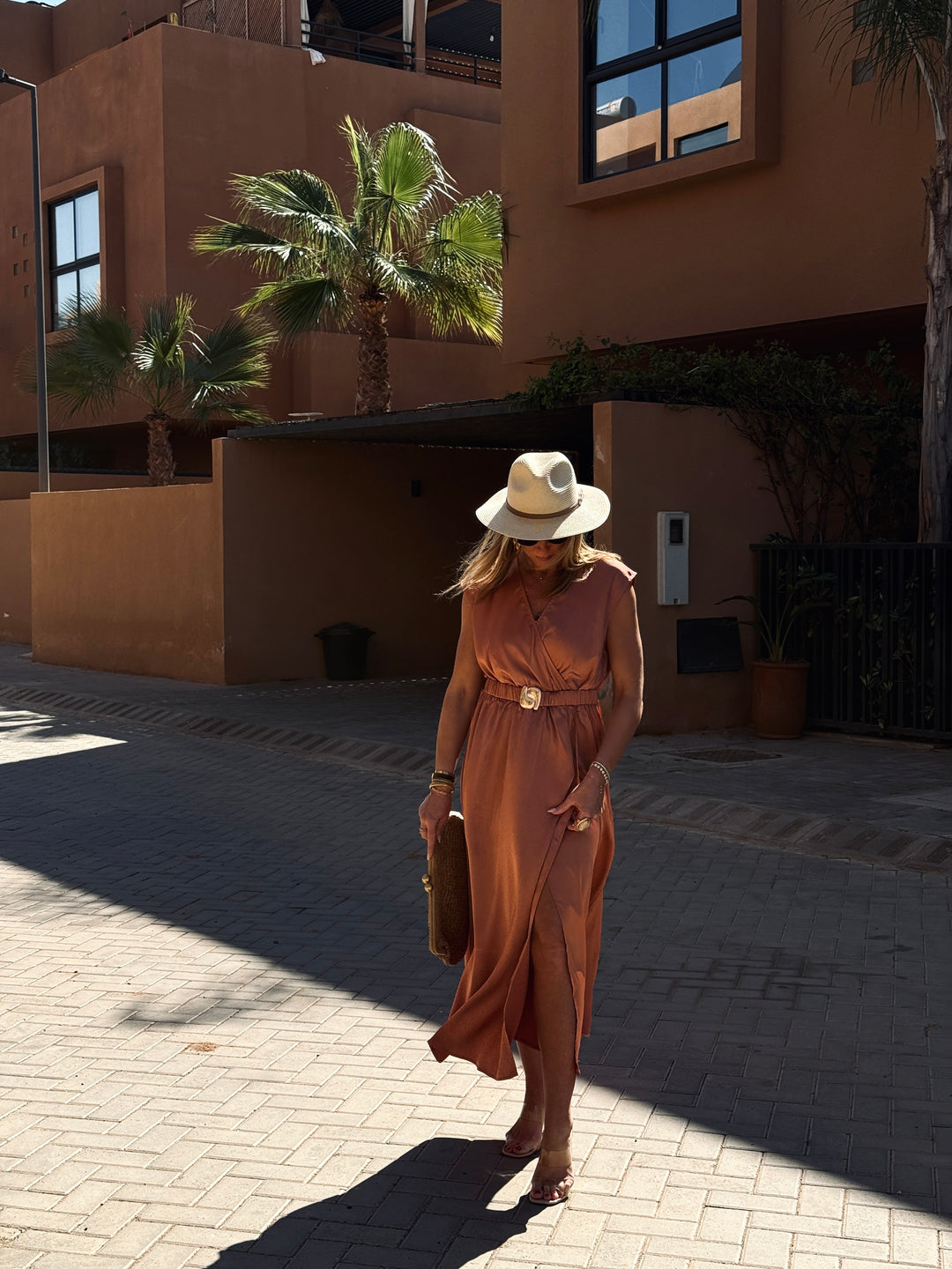 Robe longue sans manches ceinture rouille (grande taille) 9526