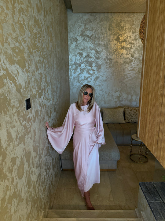 Robe long drape satin volant Rose