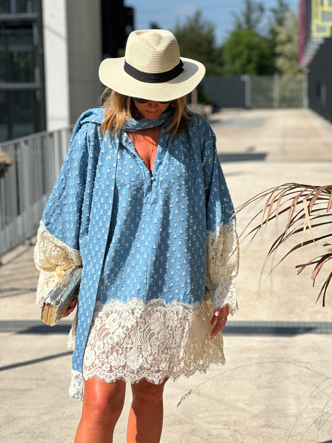 Robe jean bleue foncé avec broderie  R5910