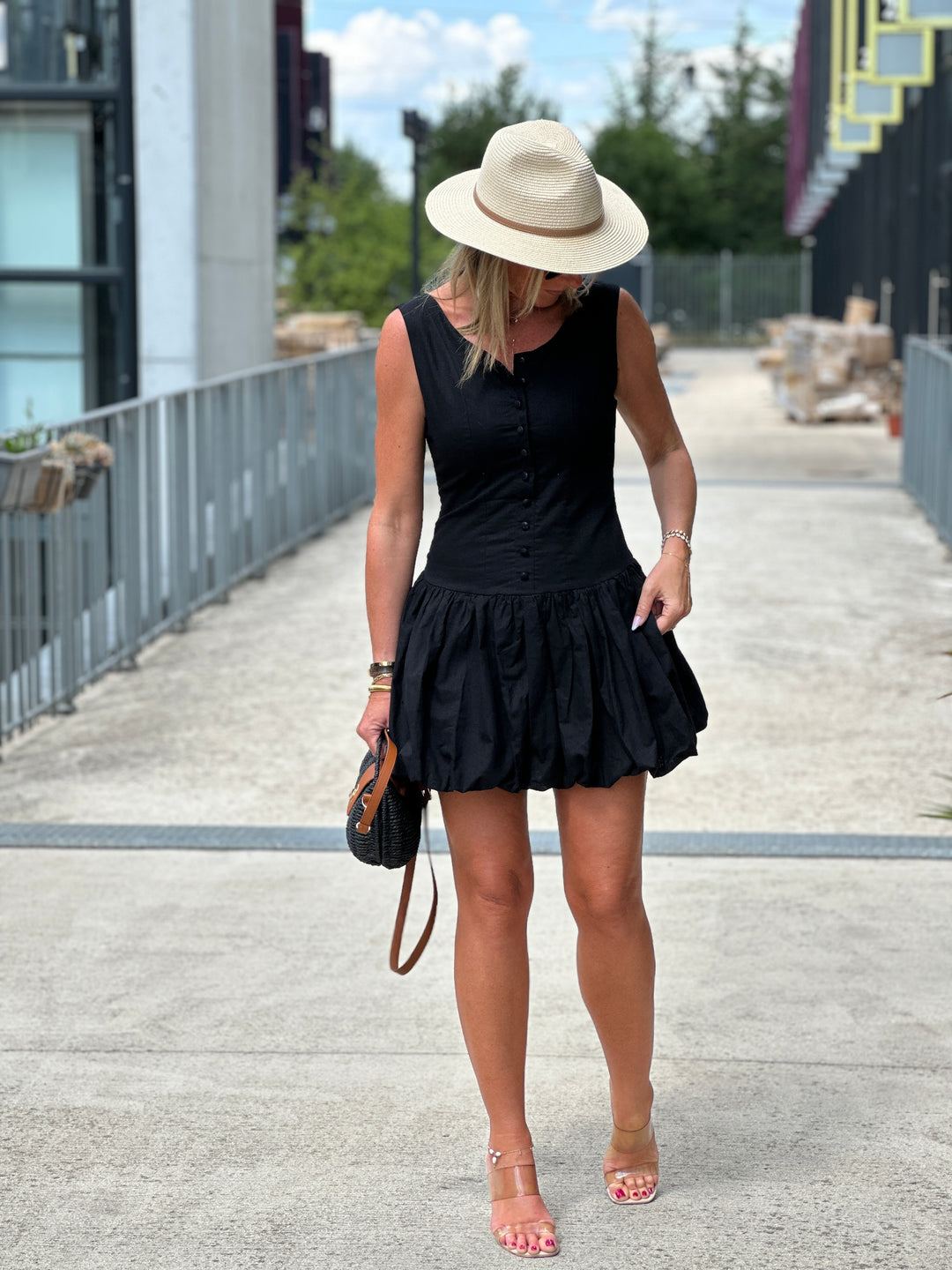 Robe noir volant 7869