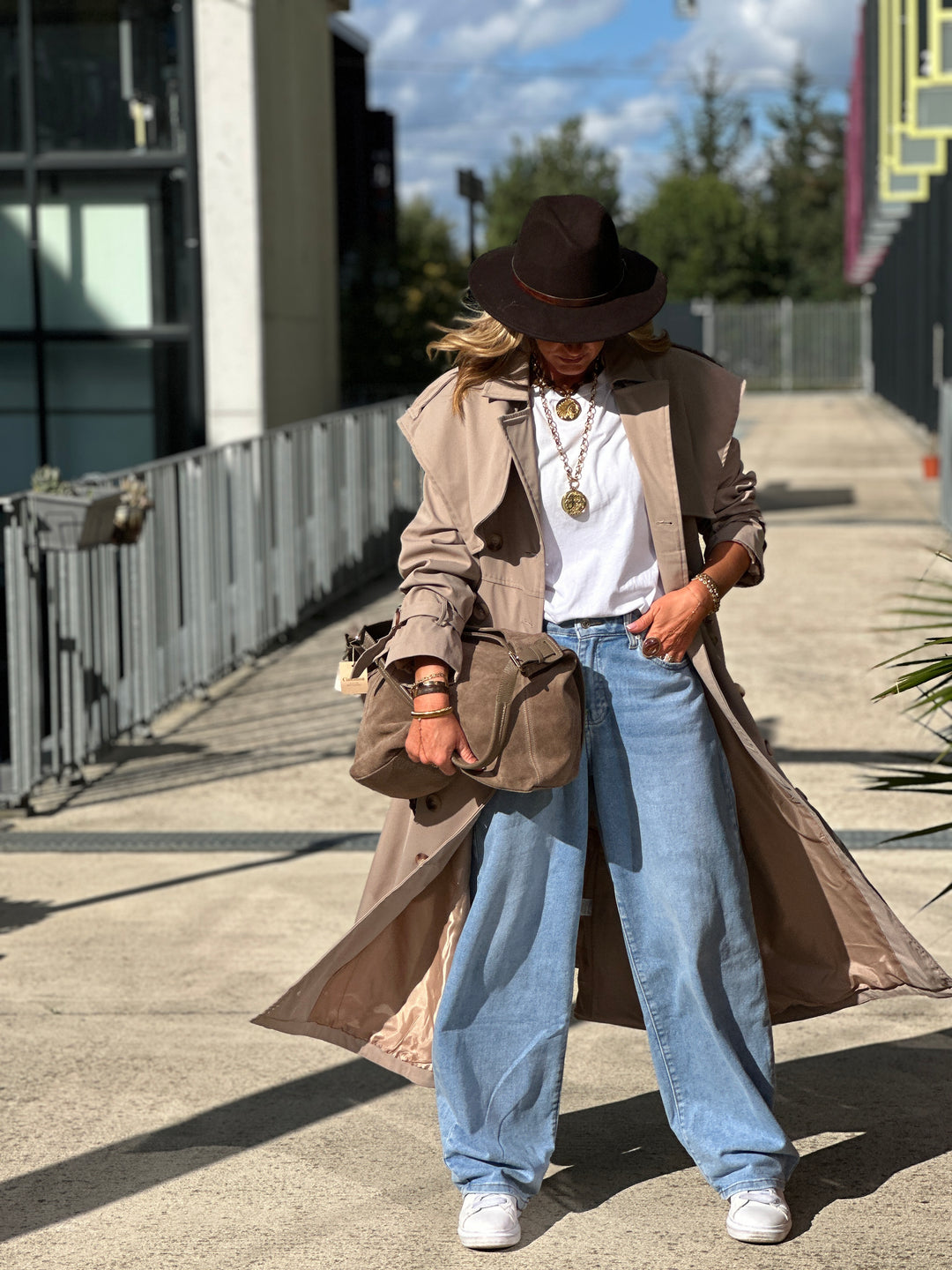 Trench long taupe avec cape 3159