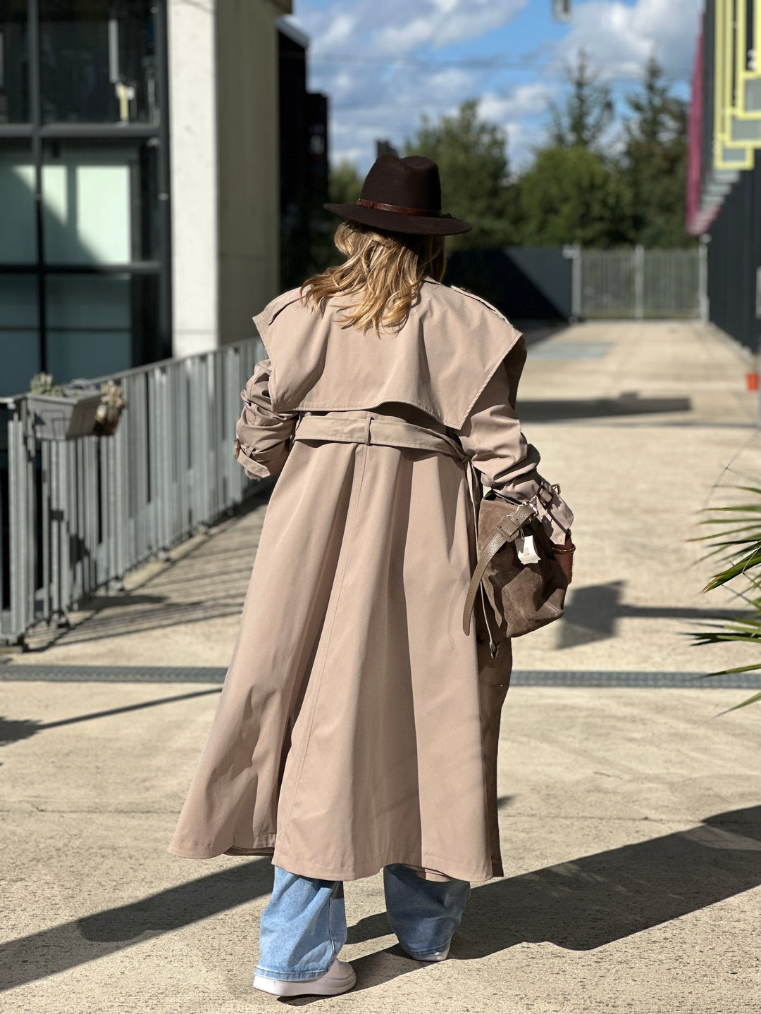 Trench long taupe avec cape 3159